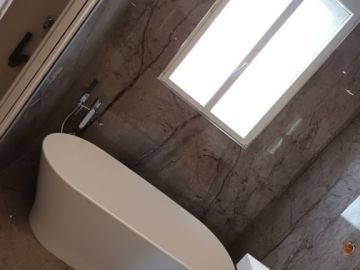 Focus sur cette rénovation d'inspiration ! Mélange subtil de style moderne et classique chic #breizhplomberie